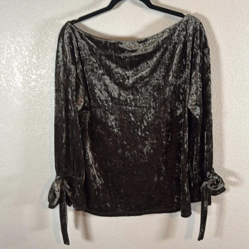Lumiere Gunmetal Gray Crushed Velvet Wide Neck Tie Sleeves Top Size Medium NWT